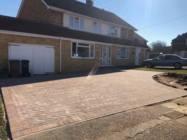 90 Degree paved driveway in Bishops Cleeve