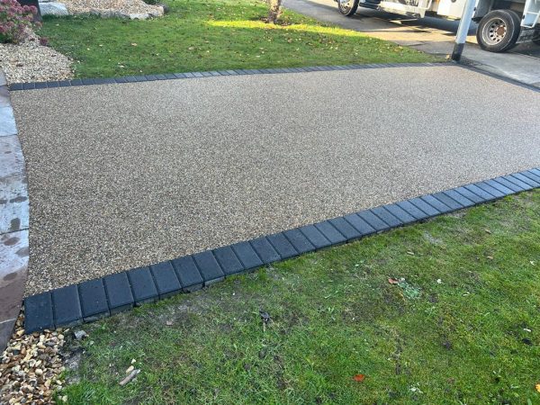 Stone chip resin on a driveway in Bourton-on-the-Water